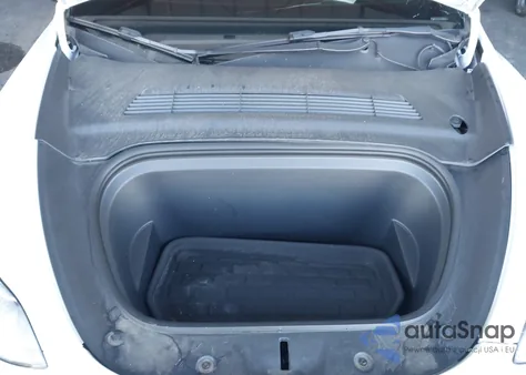 2022 Tesla Model Y Performance Dual Motor All-Wheel Drive z USA, uszkodzony, nr VIN 7SAYGDEF2NF350714